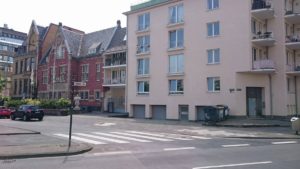 Eingangs Sedanstr von Riehler Str mit Parkplätzen